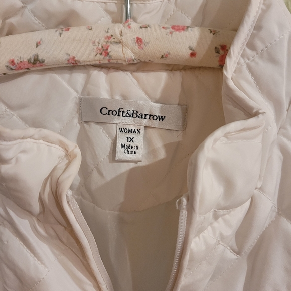 Quilted, Zipper Front, Puffer Vest - Picture 2 of 4